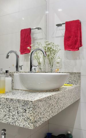 Casa à venda com 128m², 3 quartos e 2 vagas Casa à venda com 128m², 3 quartos e 2 vagasBanheiro Social
