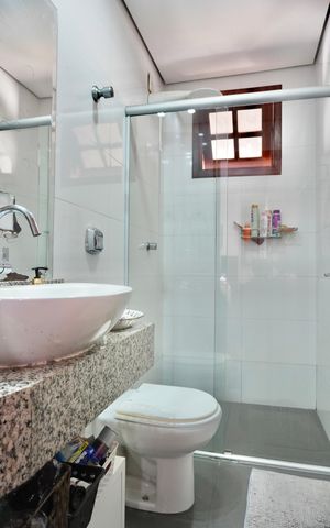 Casa à venda com 128m², 3 quartos e 2 vagas Casa à venda com 128m², 3 quartos e 2 vagasBanheiro da Suíte