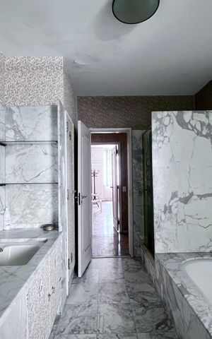 Apartamento à venda com 238m², 3 quartos e 1 vaga Apartamento à venda com 238m², 3 quartos e 1 vagaBanheiro 2