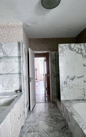 Apartamento à venda com 238m², 3 quartos e 1 vaga Apartamento à venda com 238m², 3 quartos e 1 vagaBanheiro 2