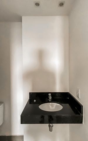 Apartamento à venda com 90m², 1 quarto e 2 vagas Apartamento à venda com 90m², 1 quarto e 2 vagasBanheiro da Suíte