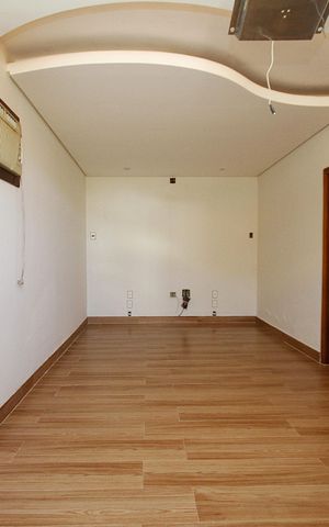 Casa à venda com 294m², 4 quartos e 4 vagasSemi - Suíte 1