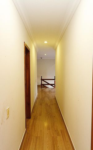 Casa à venda com 294m², 4 quartos e 4 vagasCorredor