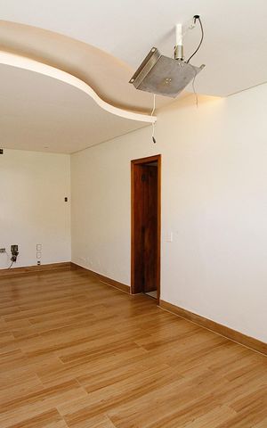 Casa à venda com 294m², 4 quartos e 4 vagasSemi - Suíte 1