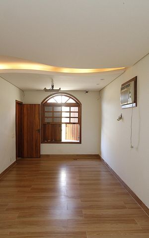 Casa à venda com 294m², 4 quartos e 4 vagasSemi - Suíte 1