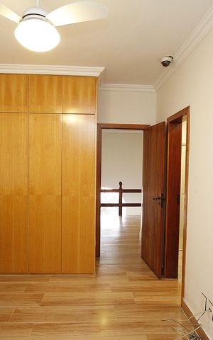 Casa à venda com 294m², 4 quartos e 4 vagasSuíte 4