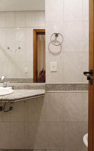 Casa à venda com 294m², 4 quartos e 4 vagasBanheiro da Suíte 4