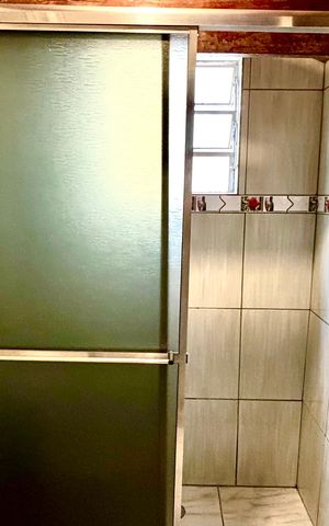 Casa à venda com 420m², 6 quartos e 6 vagasBanheiro 4