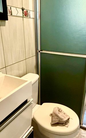 Casa à venda com 420m², 6 quartos e 6 vagasBanheiro 4