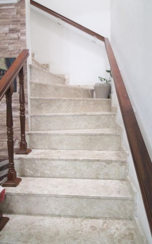 Casa à venda com 126m², 3 quartos e 2 vagasEscada
