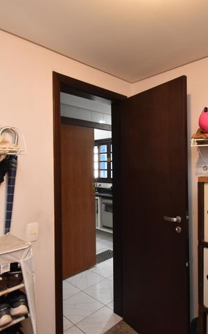 Casa à venda com 330m², 5 quartos e 5 vagasQuarto de Serviço