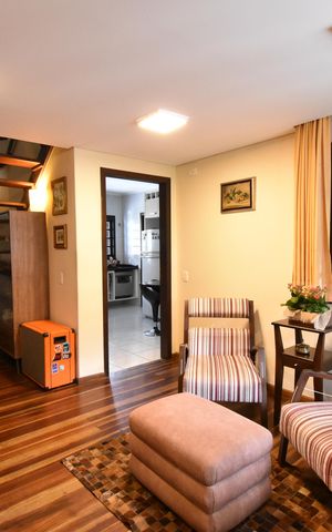 Casa à venda com 330m², 5 quartos e 5 vagasSala