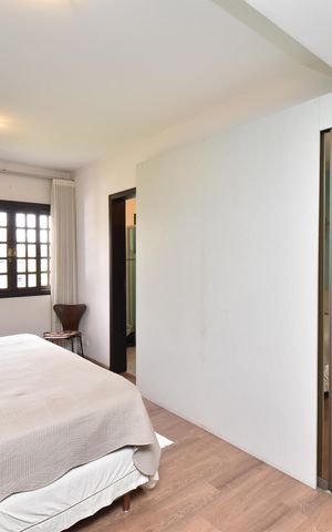 Casa à venda com 330m², 5 quartos e 5 vagasSuíte
