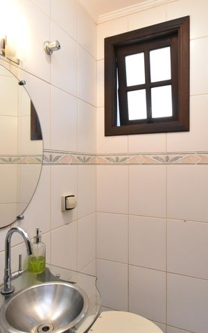 Casa à venda com 330m², 5 quartos e 5 vagasLavabo