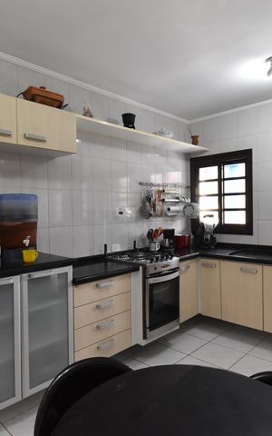 Casa à venda com 330m², 5 quartos e 5 vagasCozinha
