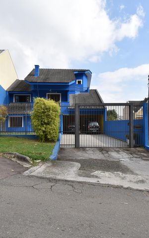 Casa à venda com 330m², 5 quartos e 5 vagasFachada