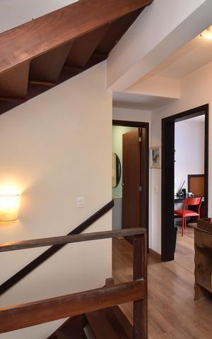 Casa à venda com 330m², 5 quartos e 5 vagasCorredor/Escadas