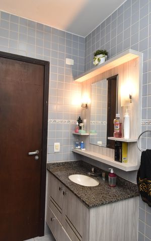 Casa à venda com 330m², 5 quartos e 5 vagasBanheiro 2