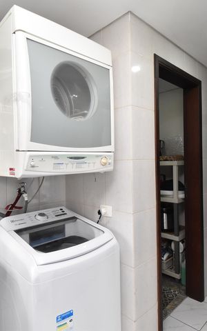 Casa à venda com 330m², 5 quartos e 5 vagasÁrea de Serviço