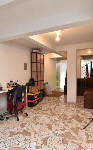 Casa à venda com 330m², 5 quartos e 5 vagasSotão