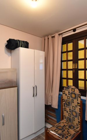 Casa à venda com 330m², 5 quartos e 5 vagasQuarto de Serviço