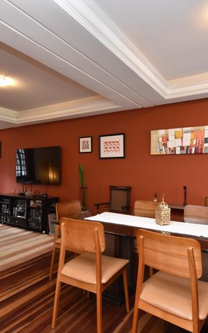 Casa à venda com 330m², 5 quartos e 5 vagasSala