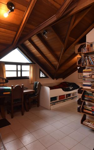 Casa à venda com 330m², 5 quartos e 5 vagasQuarto do ático