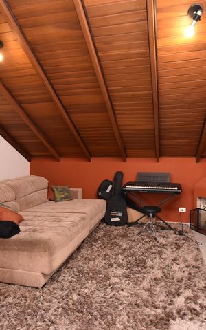 Casa à venda com 330m², 5 quartos e 5 vagasÁtico