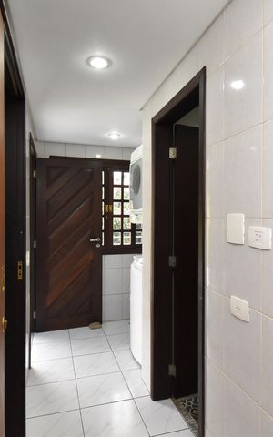 Casa à venda com 330m², 5 quartos e 5 vagasÁrea de Serviço