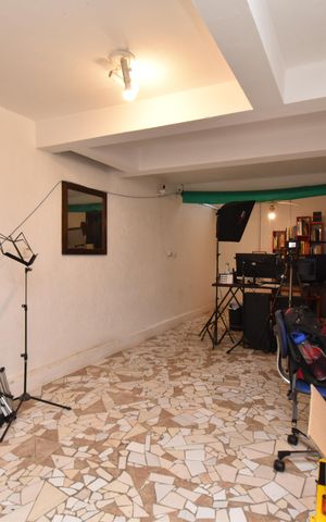 Casa à venda com 330m², 5 quartos e 5 vagasSotão