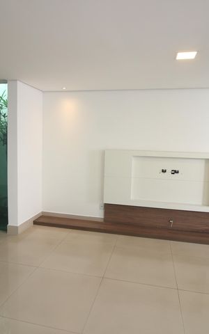 Casa para alugar com 172m², 3 quartos e 2 vagasSala