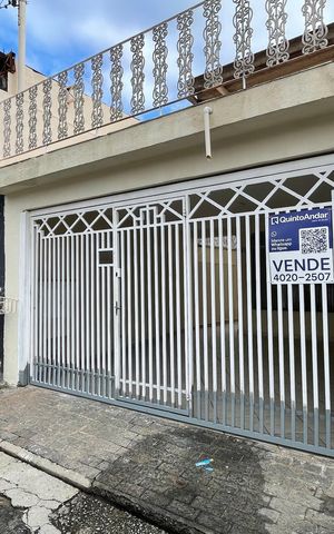 Casa à venda com 121m², 3 quartos e 2 vagas Casa à venda com 121m², 3 quartos e 2 vagasFachada