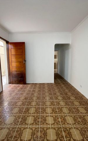 Casa à venda com 121m², 3 quartos e 2 vagas Casa à venda com 121m², 3 quartos e 2 vagasSala