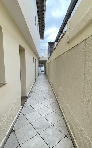 Casa à venda com 121m², 3 quartos e 2 vagas Casa à venda com 121m², 3 quartos e 2 vagasCorredor Lateral