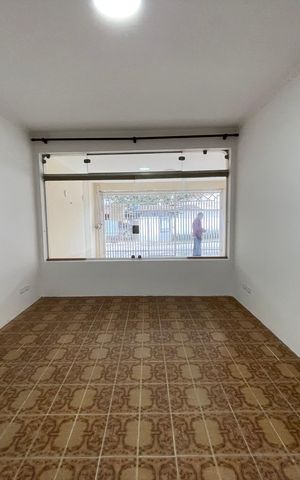 Casa à venda com 121m², 3 quartos e 2 vagas Casa à venda com 121m², 3 quartos e 2 vagasSala