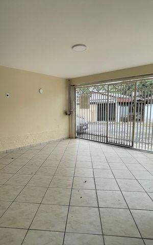 Casa à venda com 121m², 3 quartos e 2 vagas Casa à venda com 121m², 3 quartos e 2 vagasGaragem