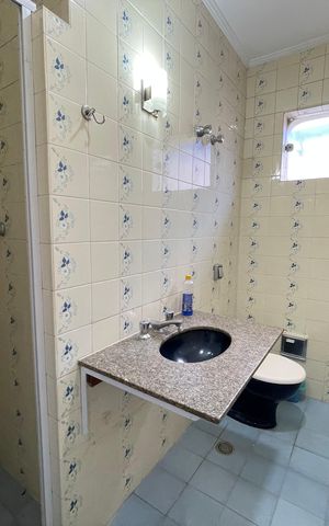 Casa à venda com 121m², 3 quartos e 2 vagas Casa à venda com 121m², 3 quartos e 2 vagasBanheiro 1