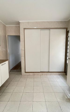 Casa à venda com 121m², 3 quartos e 2 vagas Casa à venda com 121m², 3 quartos e 2 vagasCozinha