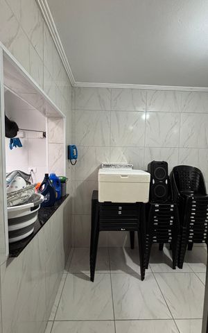 Casa à venda com 247m², 3 quartos e 7 vagas Casa à venda com 247m², 3 quartos e 7 vagasQuarto de Apoio - Área de Serviço