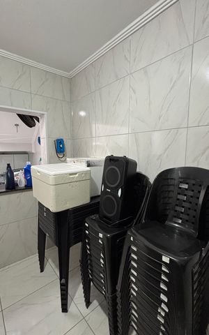 Casa à venda com 247m², 3 quartos e 7 vagas Casa à venda com 247m², 3 quartos e 7 vagasQuarto de Apoio - Área de Serviço