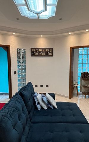 Casa à venda com 247m², 3 quartos e 7 vagas Casa à venda com 247m², 3 quartos e 7 vagasSala
