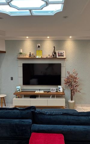 Casa à venda com 247m², 3 quartos e 7 vagas Casa à venda com 247m², 3 quartos e 7 vagasSala