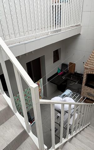 Casa à venda com 247m², 3 quartos e 7 vagas Casa à venda com 247m², 3 quartos e 7 vagasEscada