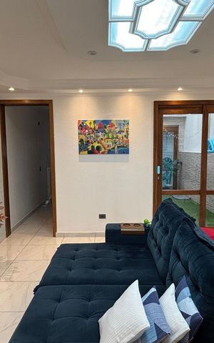 Casa à venda com 247m², 3 quartos e 7 vagas Casa à venda com 247m², 3 quartos e 7 vagasSala