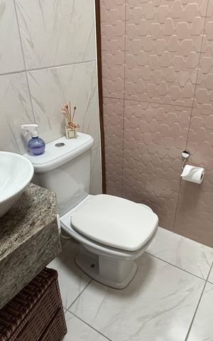 Casa à venda com 247m², 3 quartos e 7 vagas Casa à venda com 247m², 3 quartos e 7 vagasLavabo
