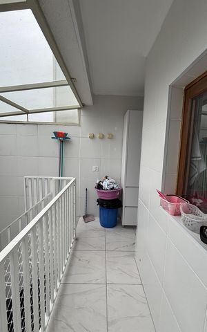 Casa à venda com 247m², 3 quartos e 7 vagas Casa à venda com 247m², 3 quartos e 7 vagasÁrea de Serviço