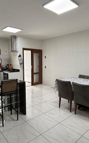 Casa à venda com 247m², 3 quartos e 7 vagas Casa à venda com 247m², 3 quartos e 7 vagasCozinha