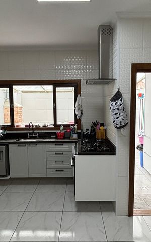 Casa à venda com 247m², 3 quartos e 7 vagas Casa à venda com 247m², 3 quartos e 7 vagasCozinha