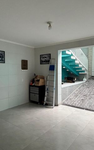 Casa à venda com 247m², 3 quartos e 7 vagas Casa à venda com 247m², 3 quartos e 7 vagasGaragem