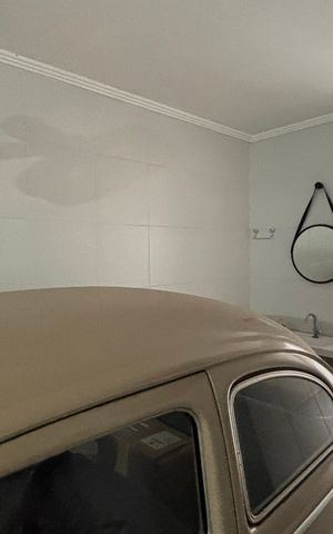 Casa à venda com 247m², 3 quartos e 7 vagas Casa à venda com 247m², 3 quartos e 7 vagasGaragem